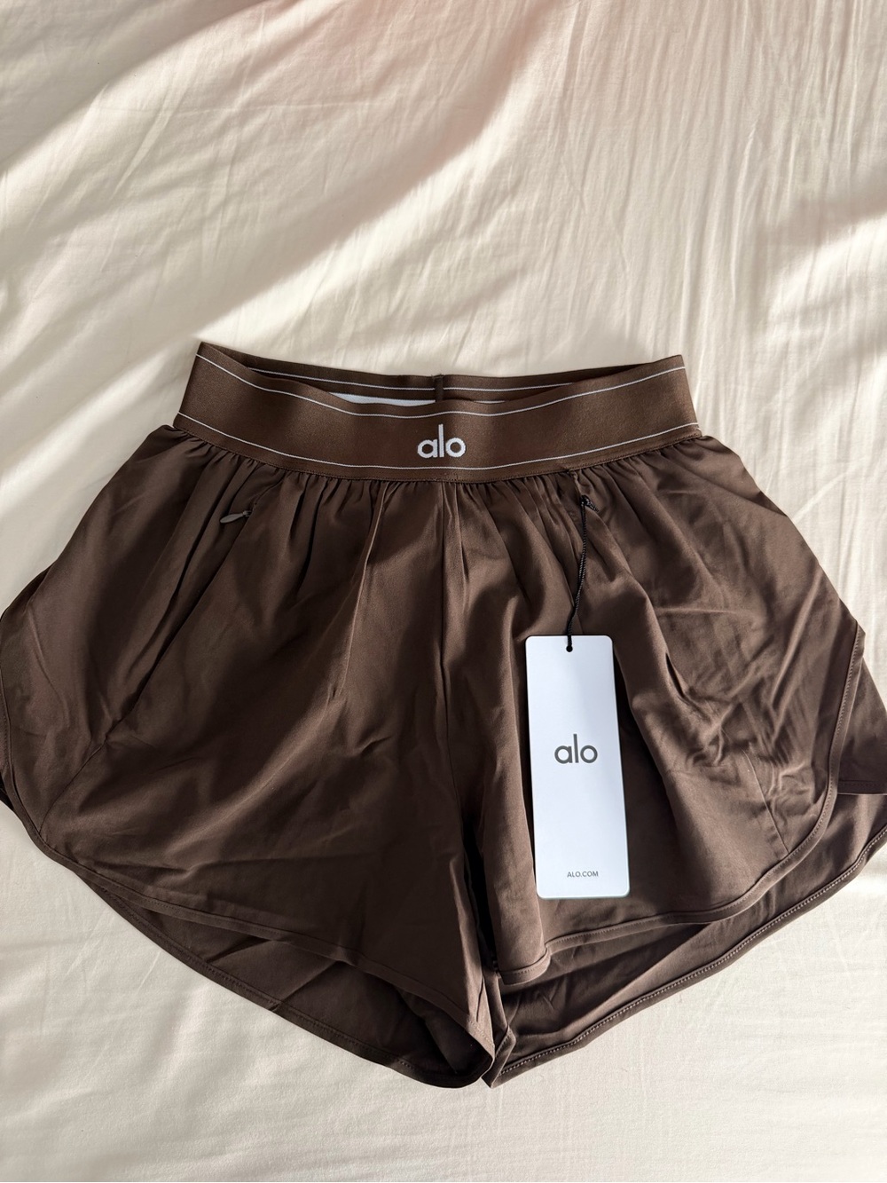 Alo yoga match point brown espresso shorts nwt small